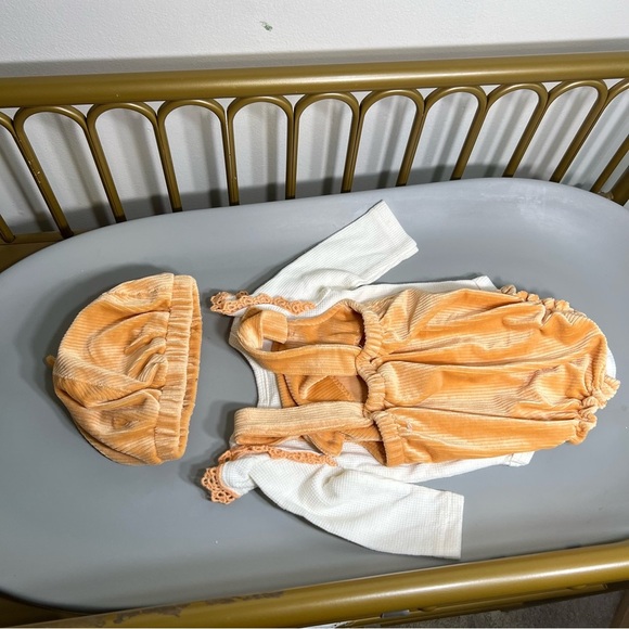 Orange and Cream Babygirl velour Outfit w/ Hat ruffle & lace detail. No flaws - Picture 9 of 11